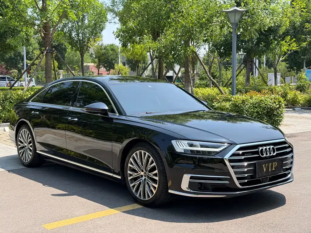 Audi A8 — фото 7