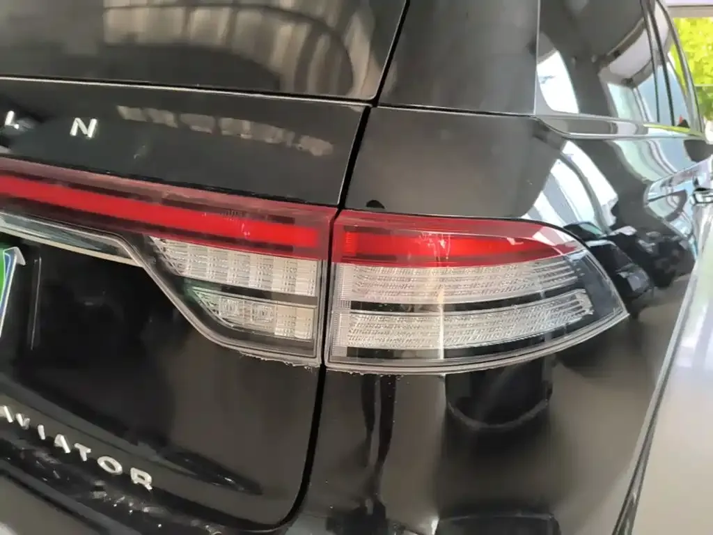 Lincoln Aviator — фото 10