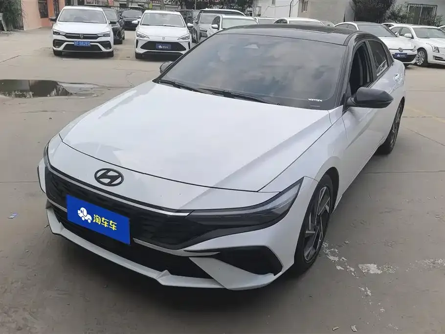 Hyundai Elantra — фото 1