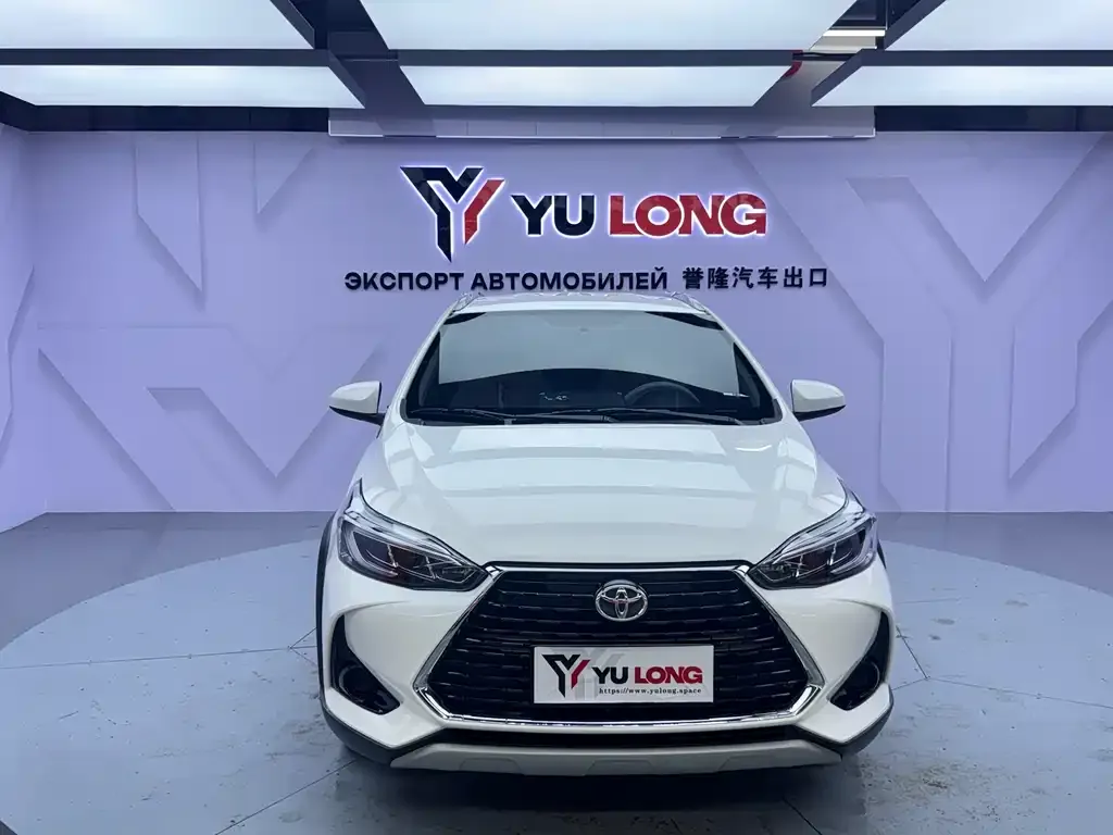 Toyota Yaris L — фото 1