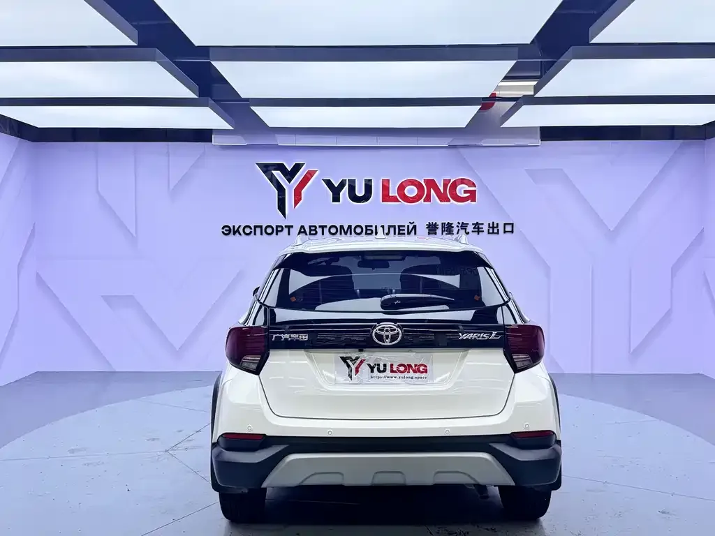 Toyota Yaris L — фото 2