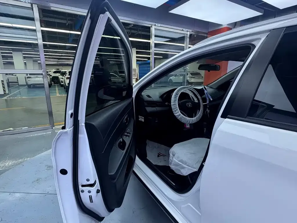 Toyota Yaris L — фото 6