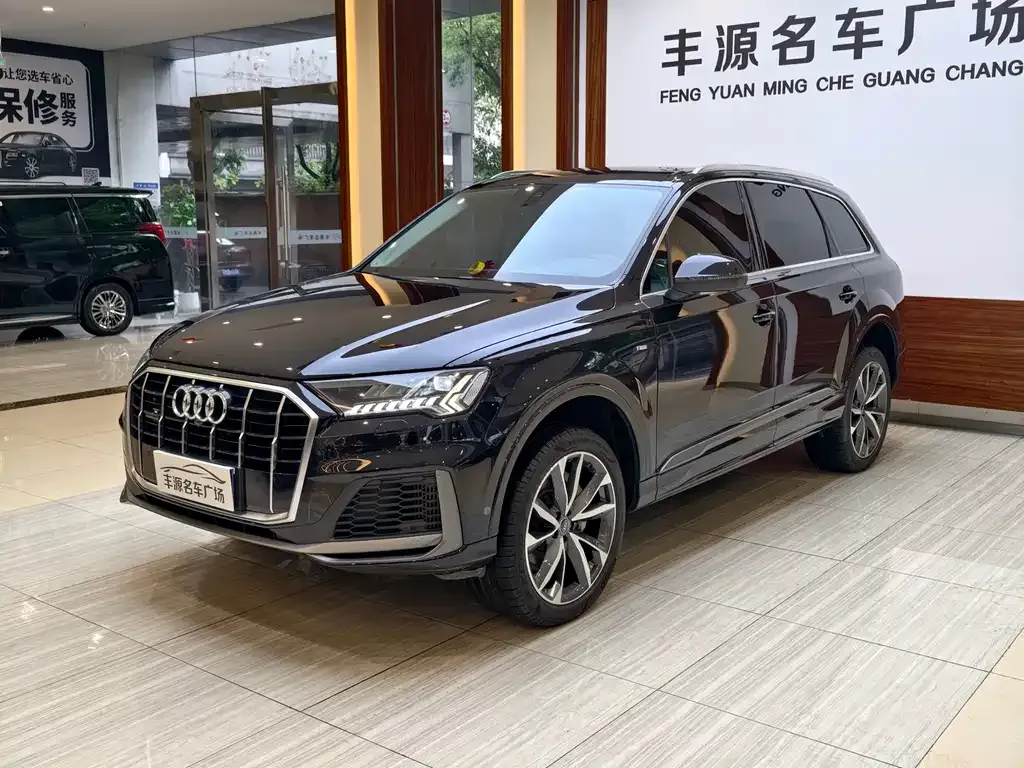 Audi Q7 — фото 1