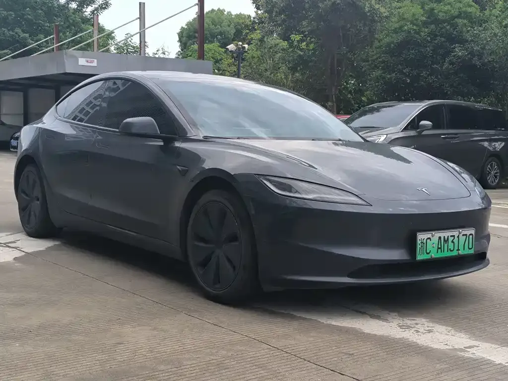 Tesla Model 3 — фото 4
