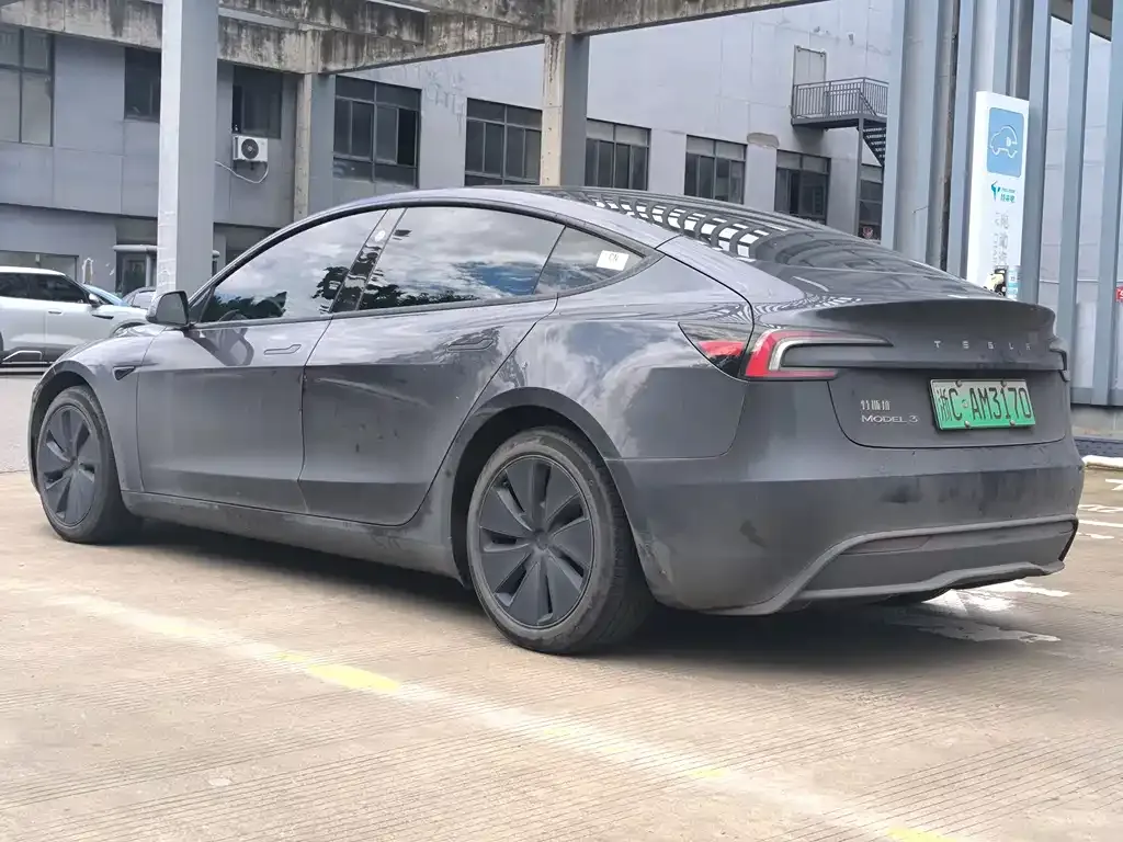 Tesla Model 3 — фото 9