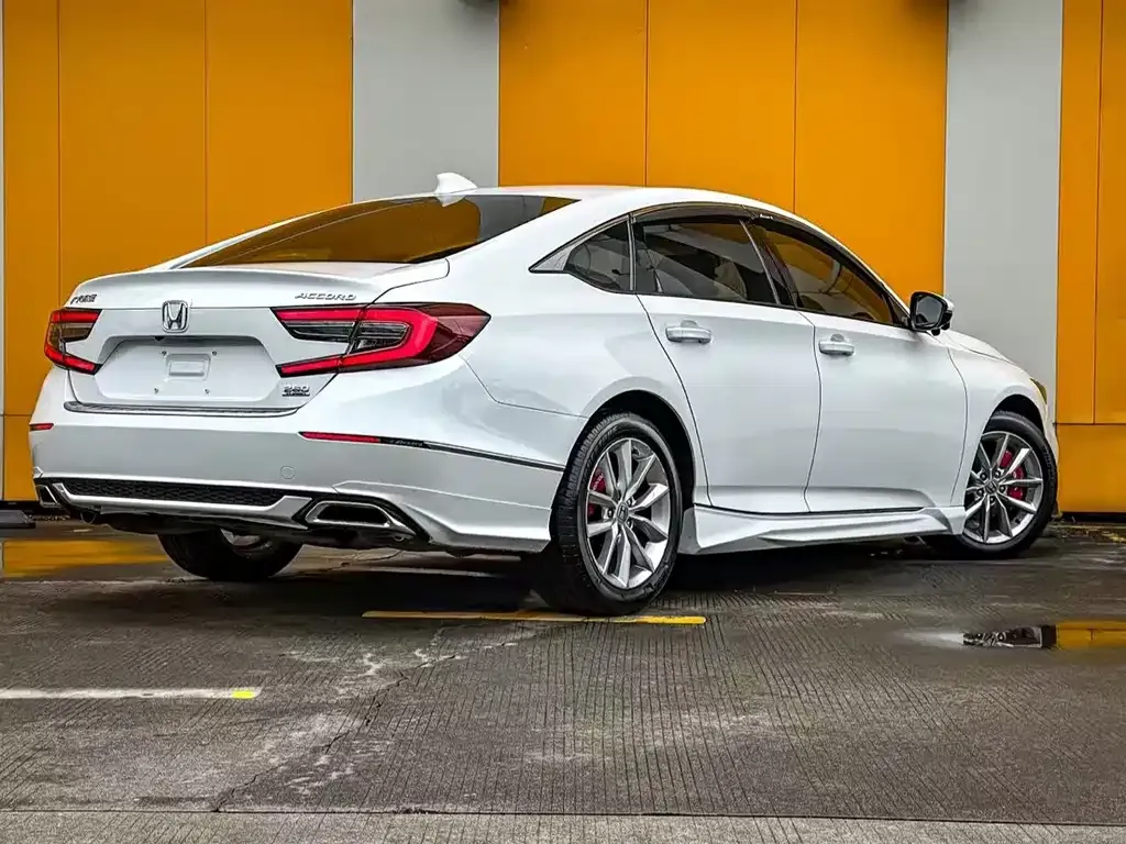 Honda Accord — фото 9