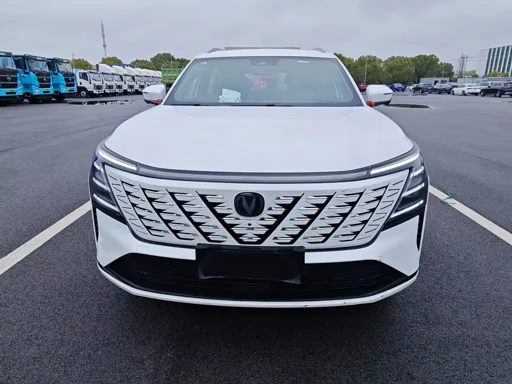 Changan CS75PLUS — фото 1