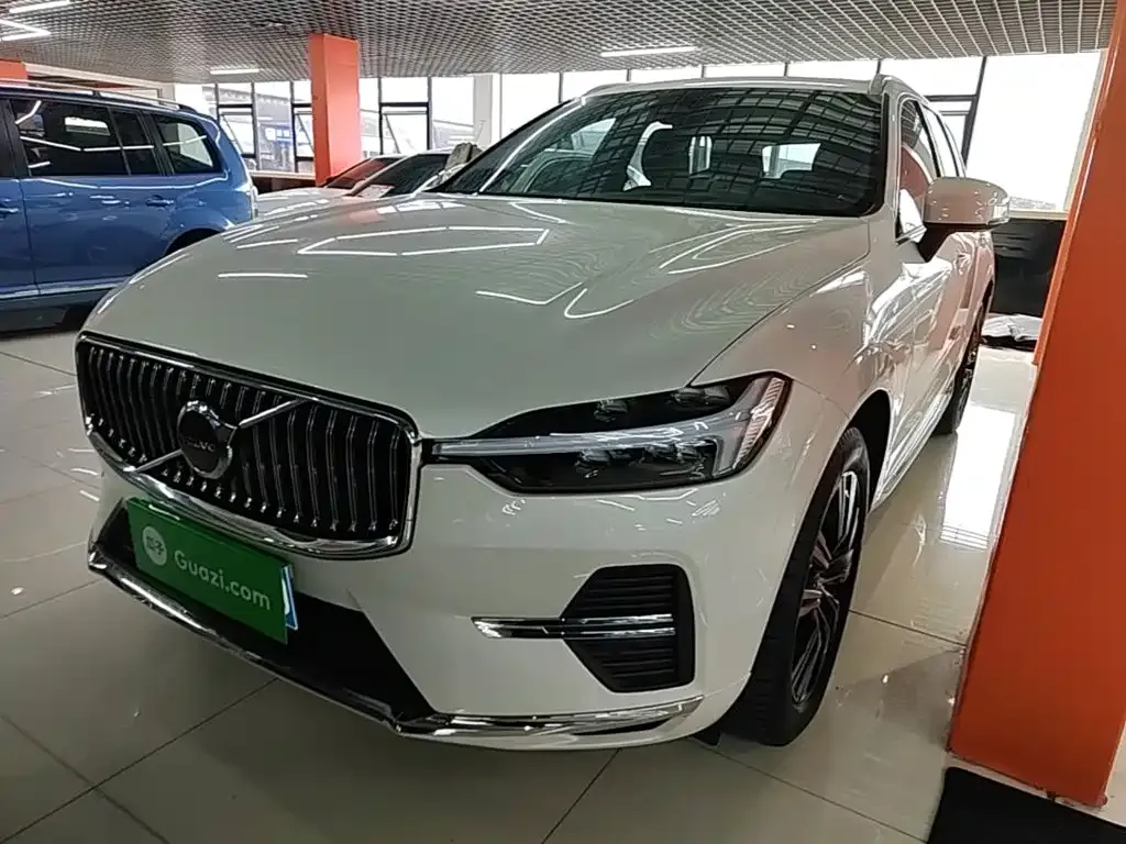 Volvo XC60 — фото 1