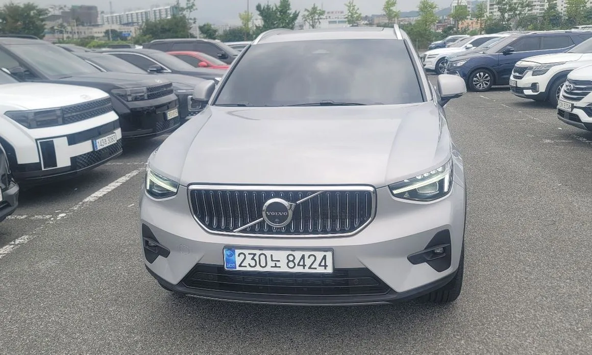 Volvo XC40 — фото 8
