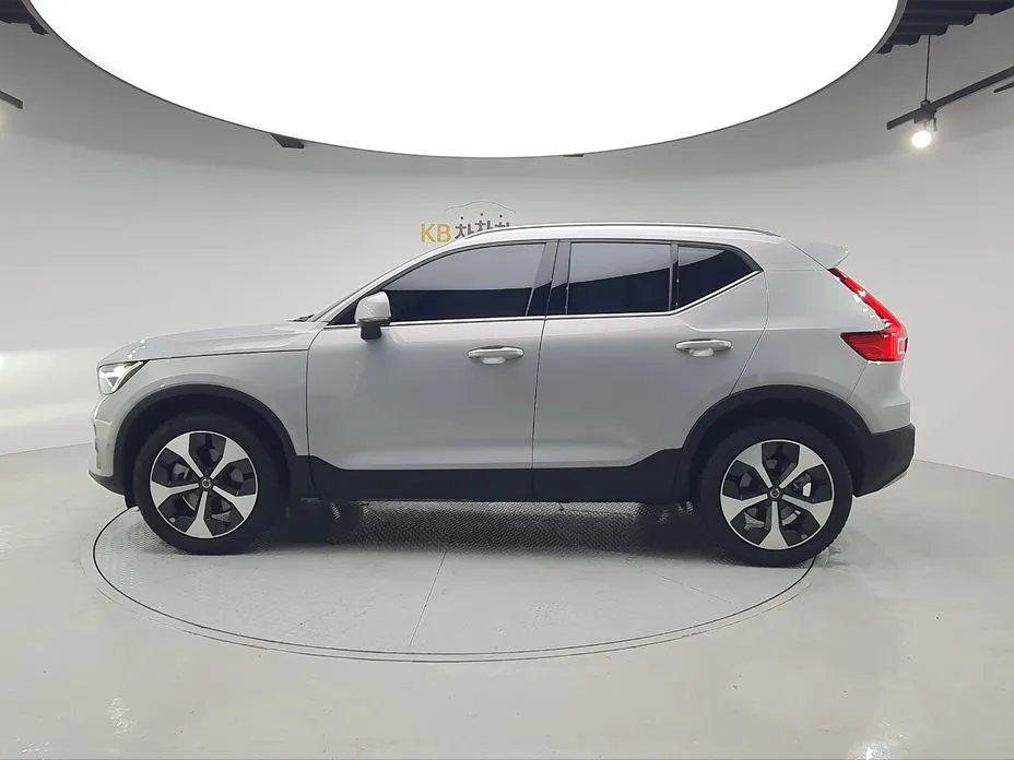 Volvo XC40 — фото 7