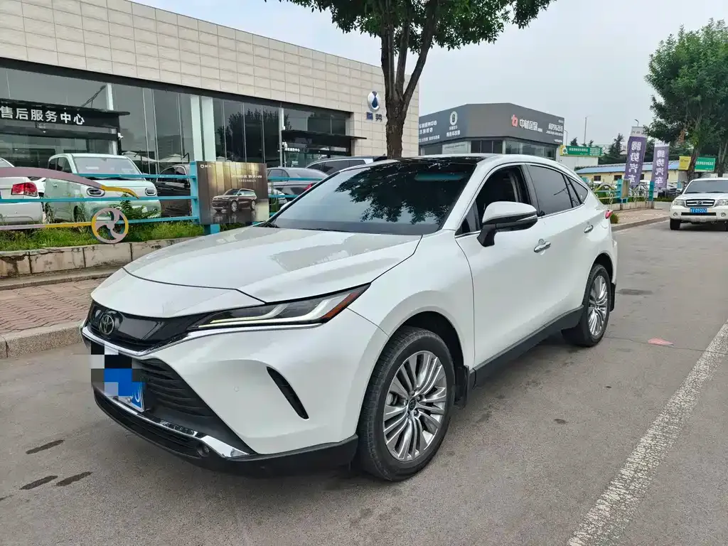 Toyota Harrier — фото 1