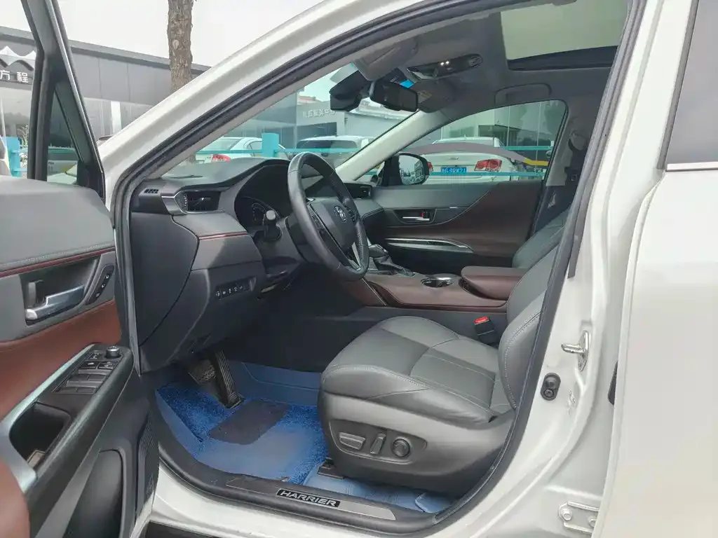 Toyota Harrier — фото 4