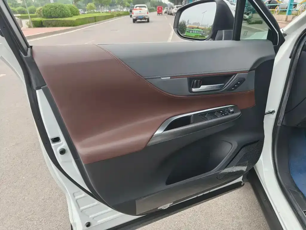 Toyota Harrier — фото 5