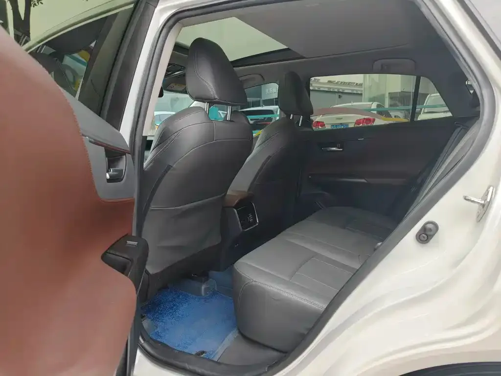 Toyota Harrier — фото 2