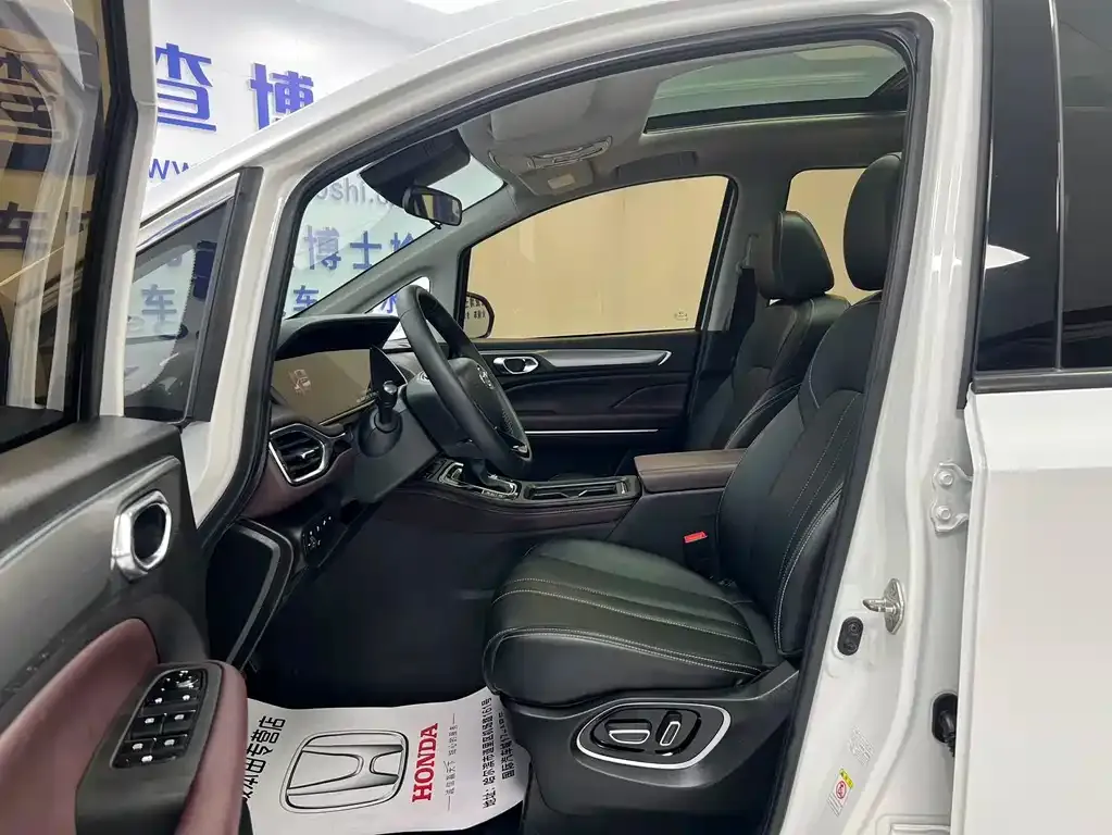 GAC Motor Trumpchi M6 — фото 7