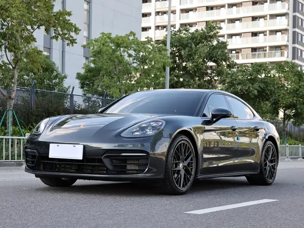 Porsche Panamera — фото 1