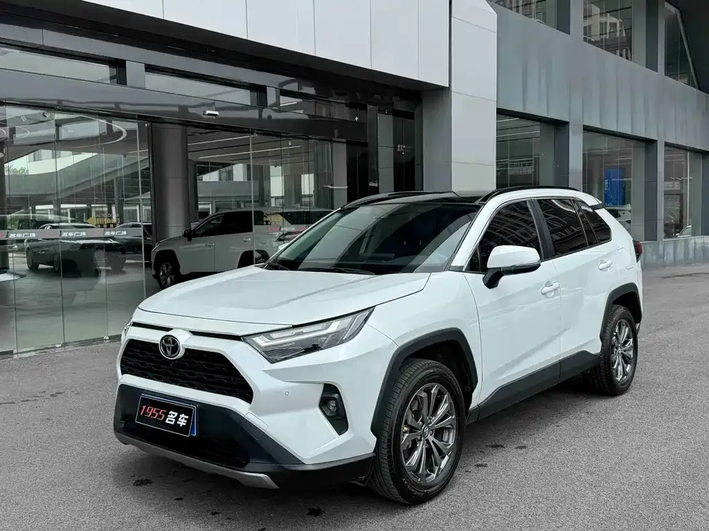 Toyota RAV4 — фото 1