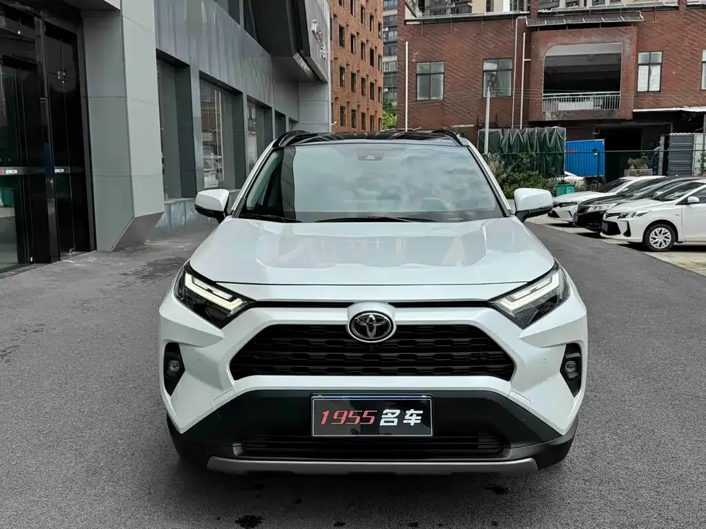 Toyota RAV4 — фото 8