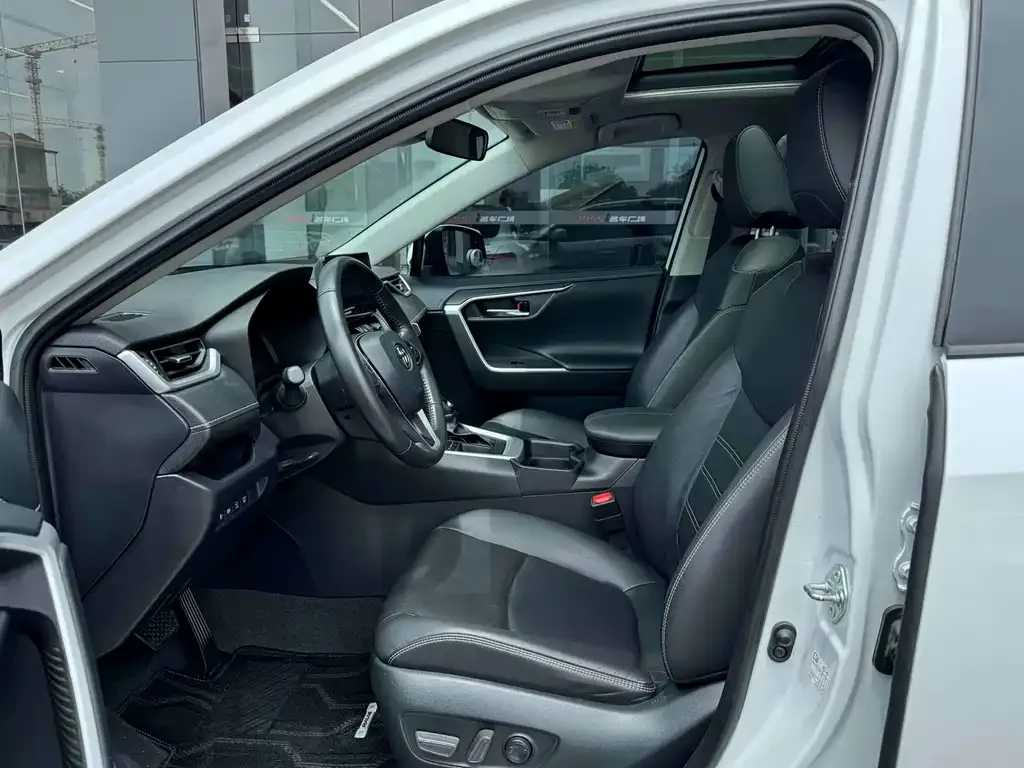 Toyota RAV4 — фото 2