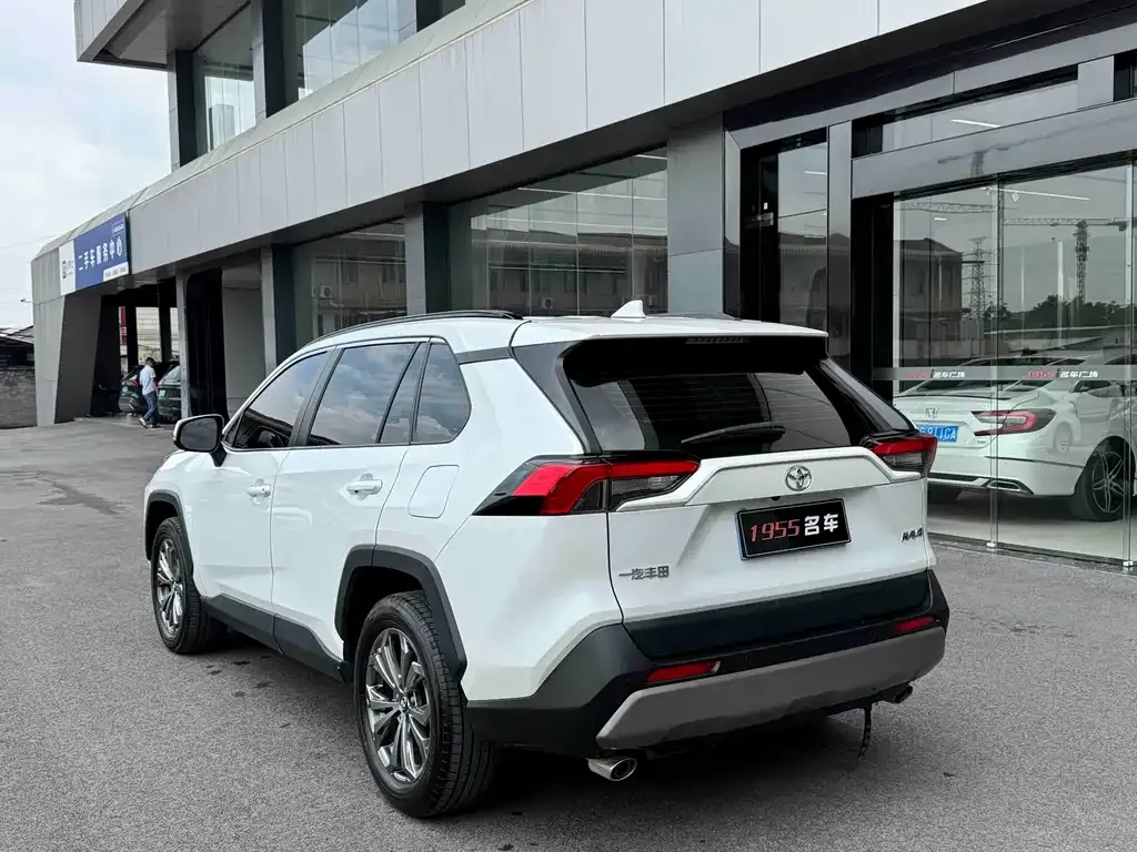 Toyota RAV4 — фото 9
