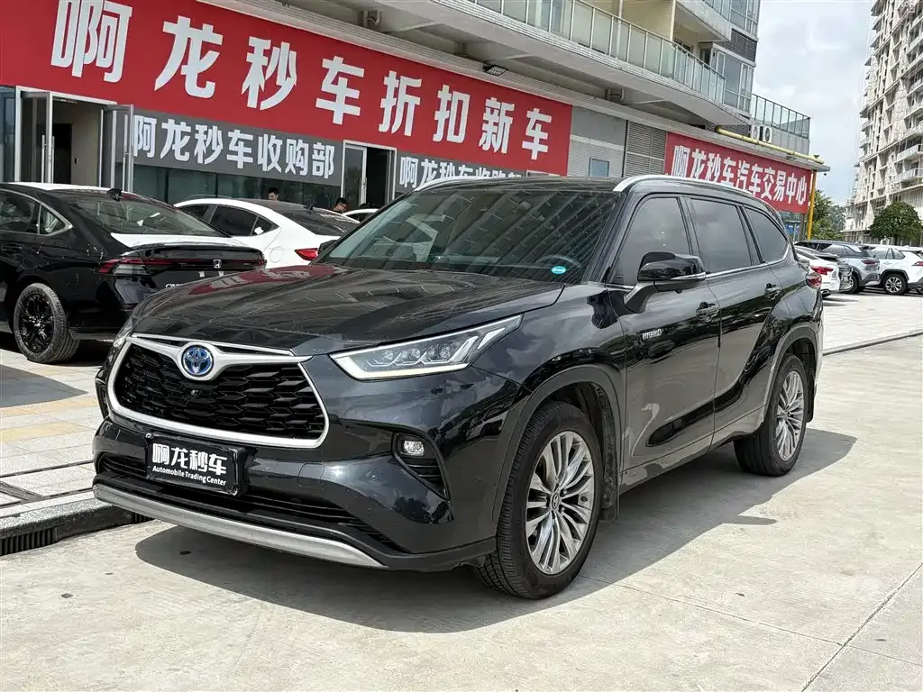 Toyota Highlander — фото 1