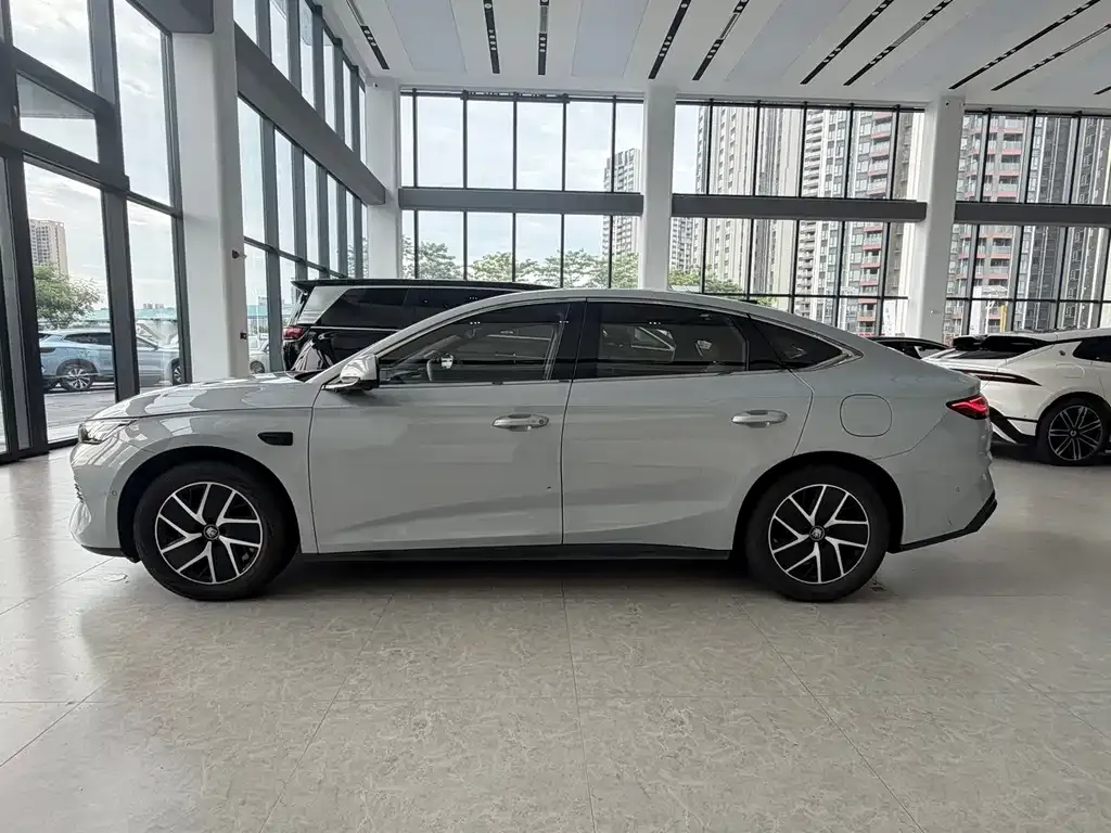 BYD Qin L — фото 6