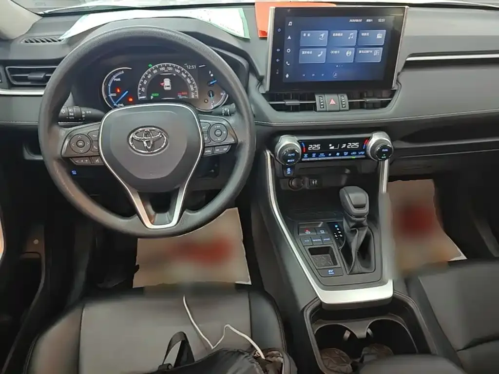 Toyota RAV4 — фото 2