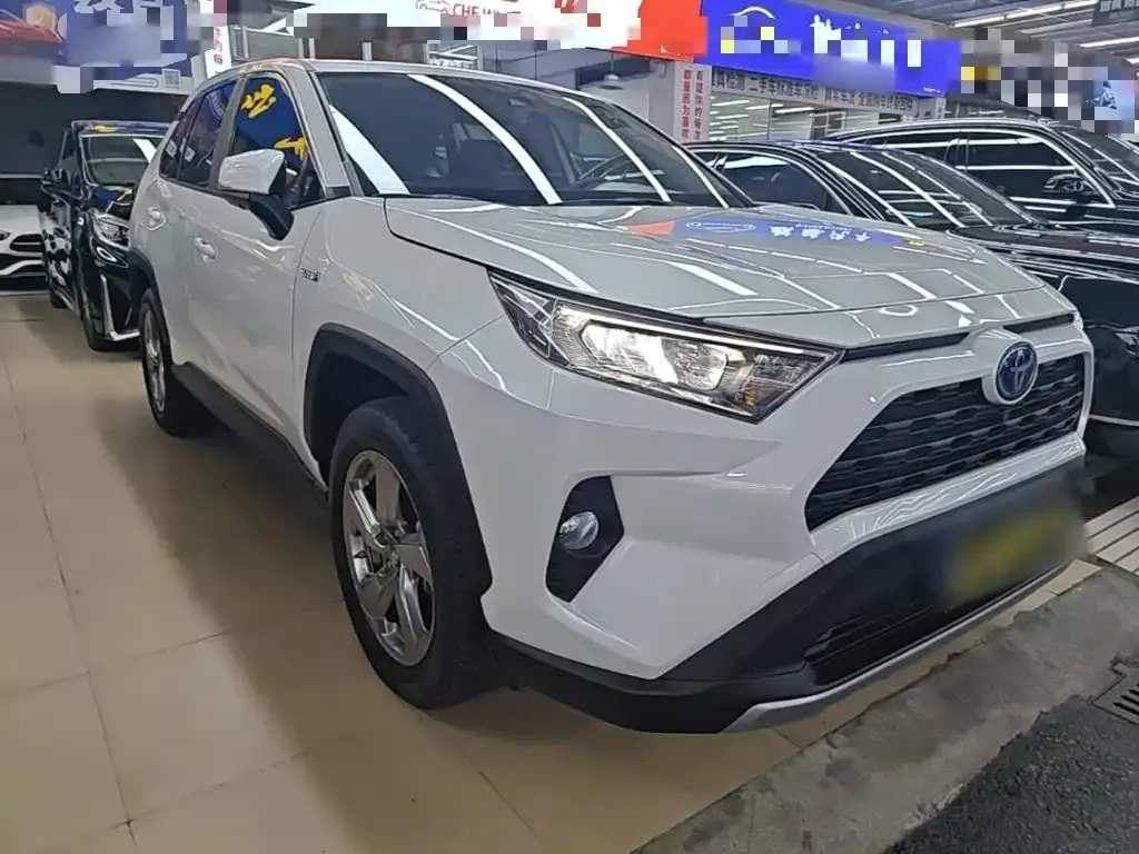 Toyota RAV4 — фото 10