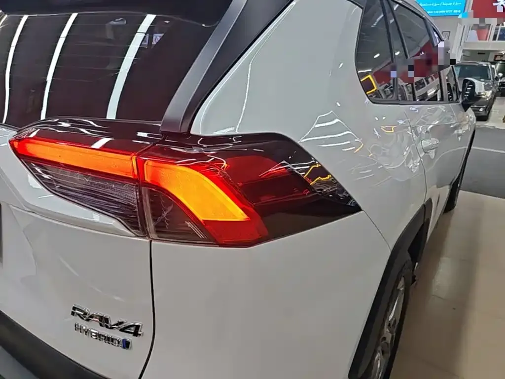 Toyota RAV4 — фото 3