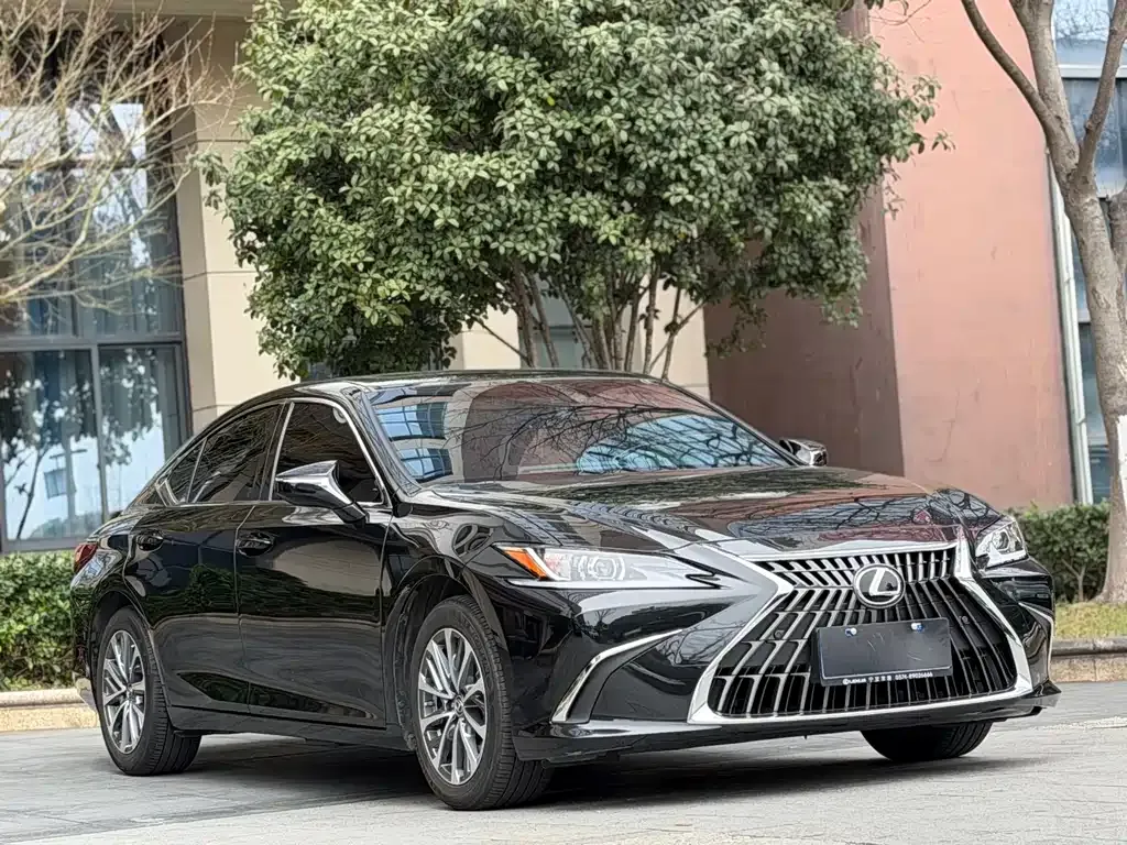 Lexus ES — фото 9
