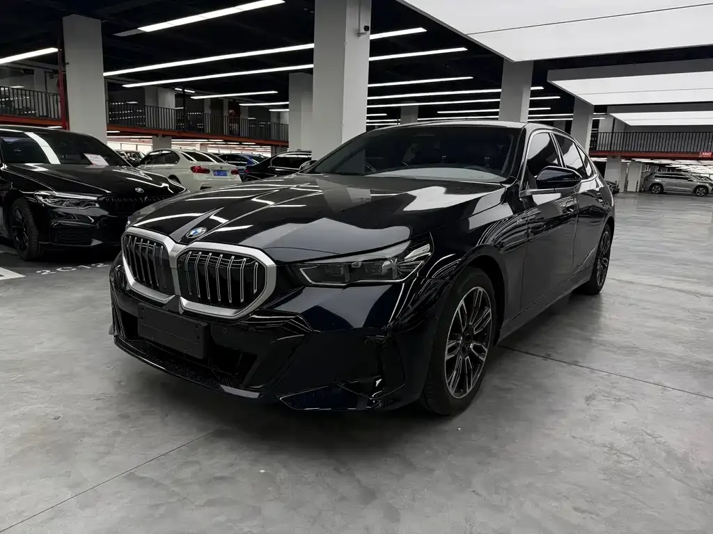 BMW 5 Series — фото 1