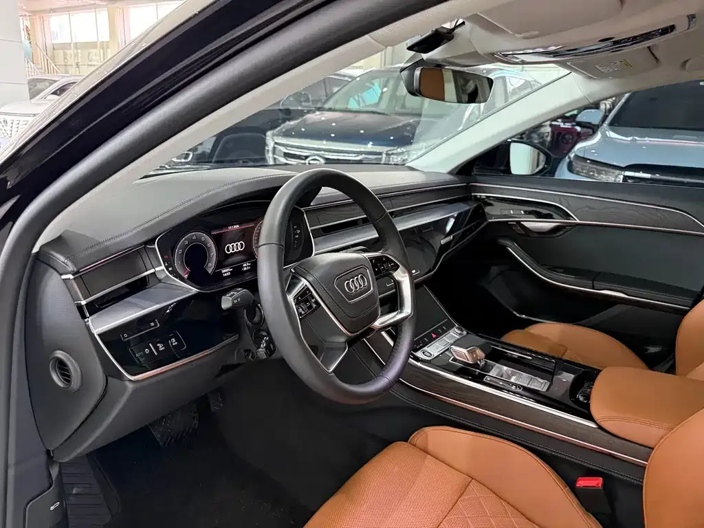 Audi A8 — фото 2