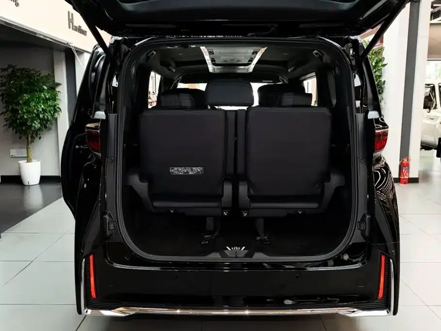 Toyota Vellfire — фото 2
