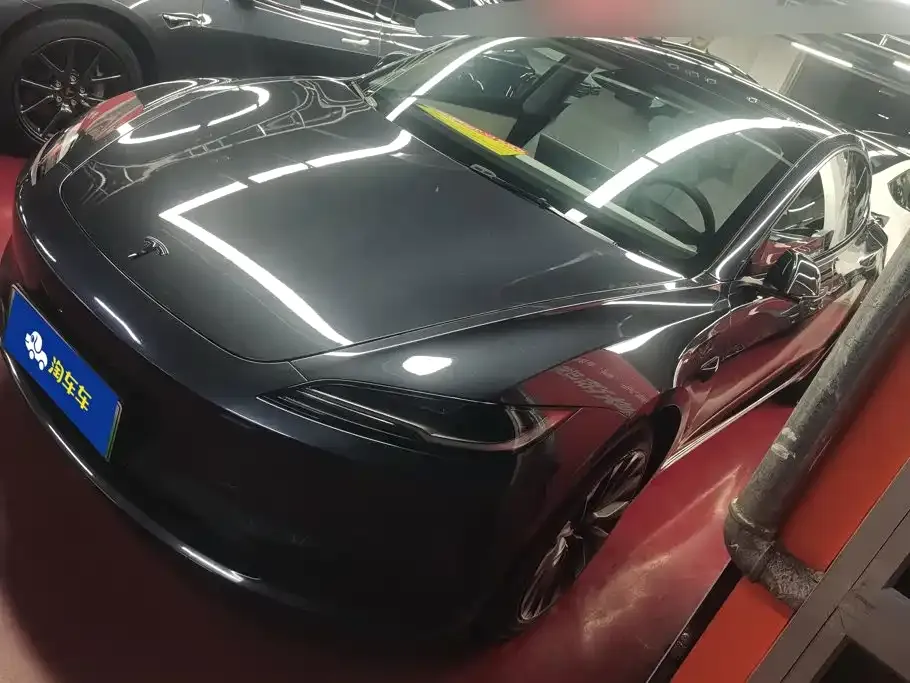 Tesla Model 3 — фото 1