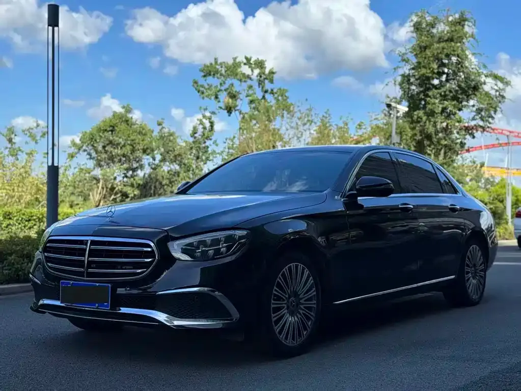 Mercedes-Benz E-Class — фото 1