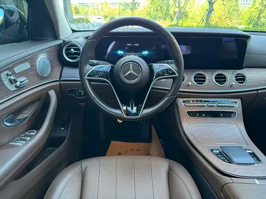 Mercedes-Benz E-Class — фото 10