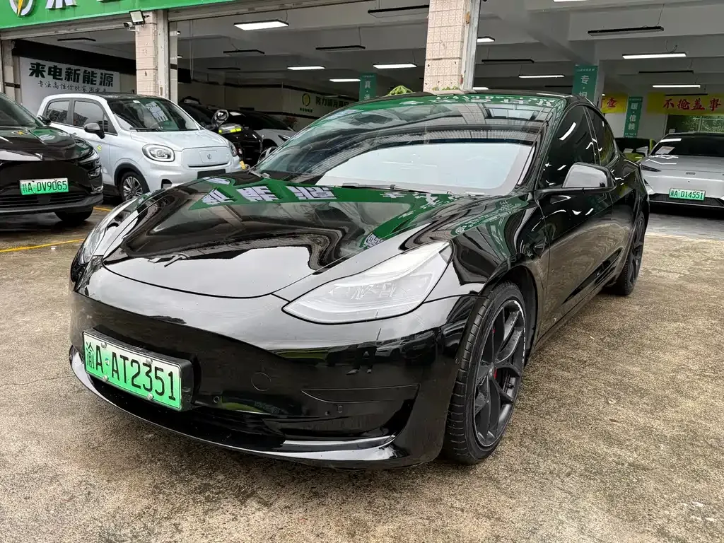 Tesla Model 3 — фото 9