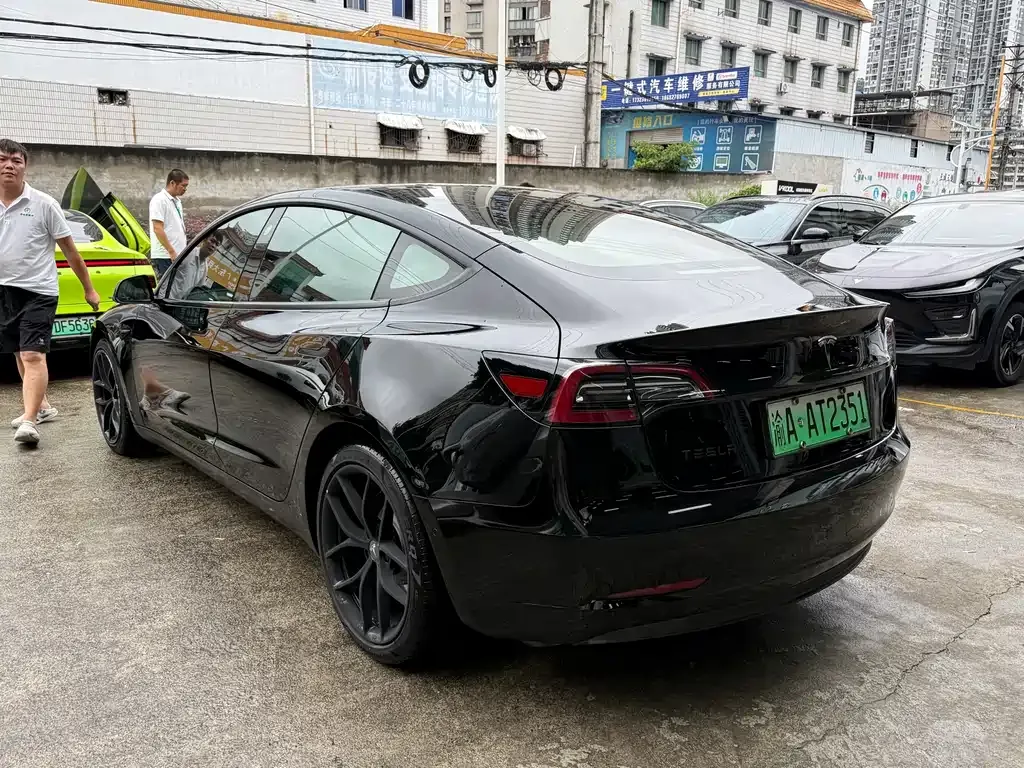 Tesla Model 3 — фото 10