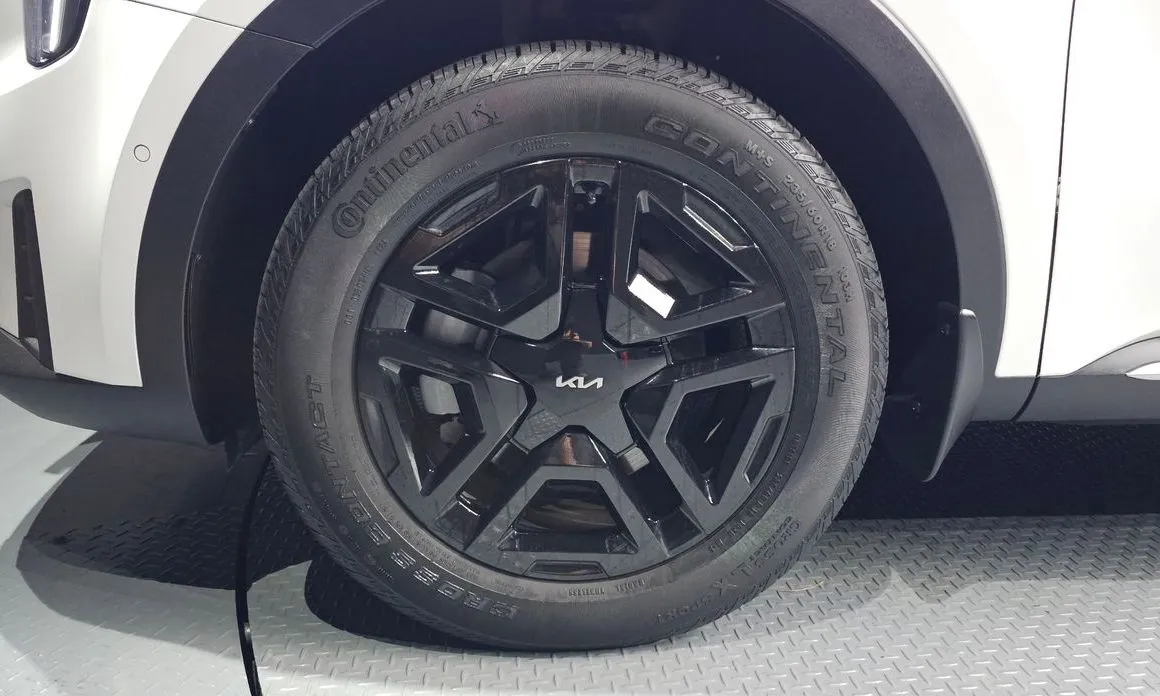 Kia Sorento — фото 8