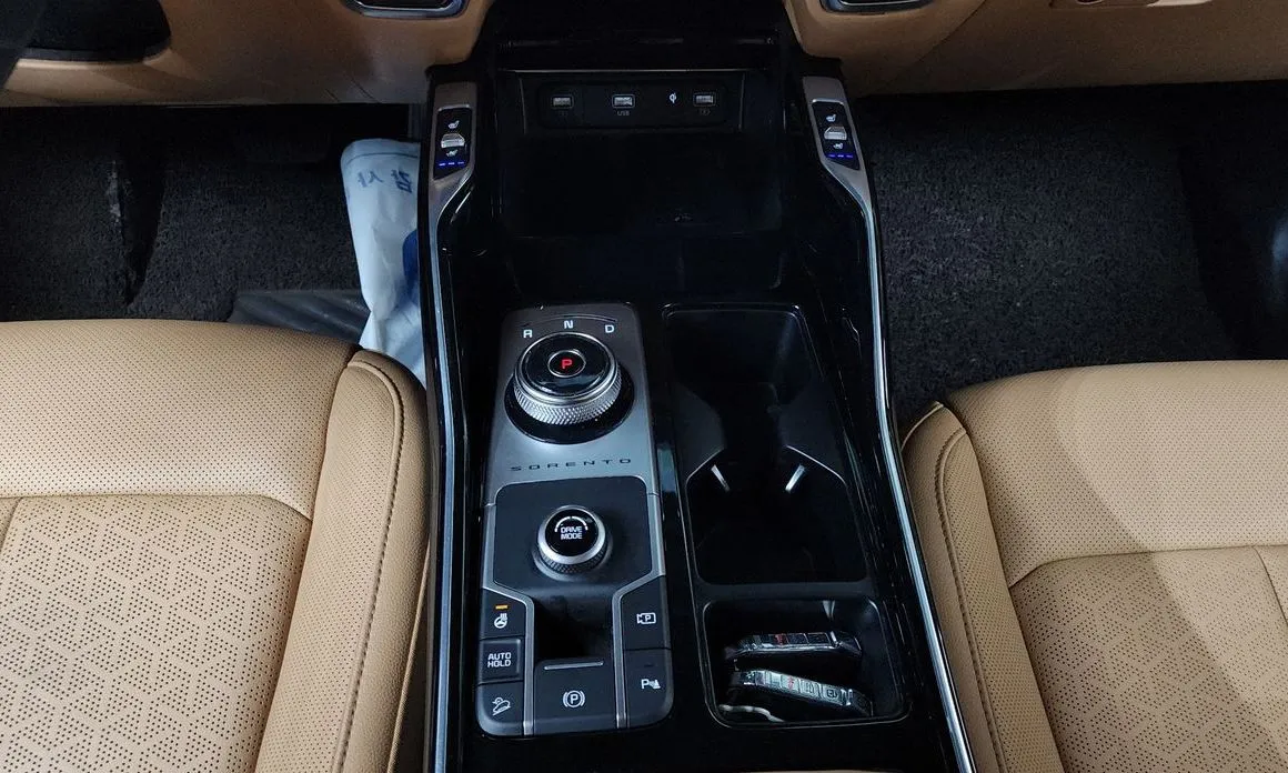 Kia Sorento — фото 7