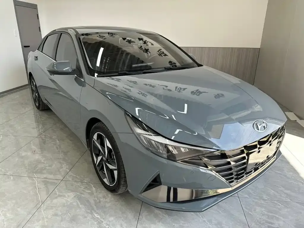 Hyundai Elantra — фото 1