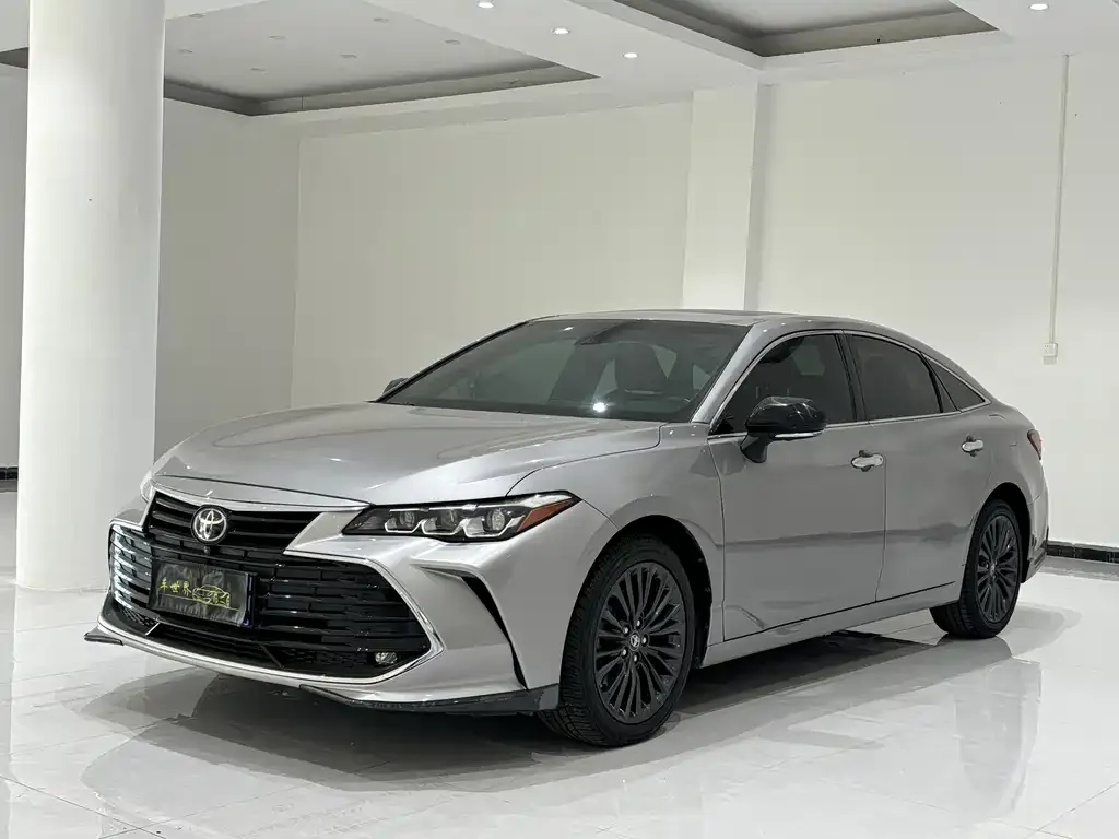 Toyota Avalon — фото 1