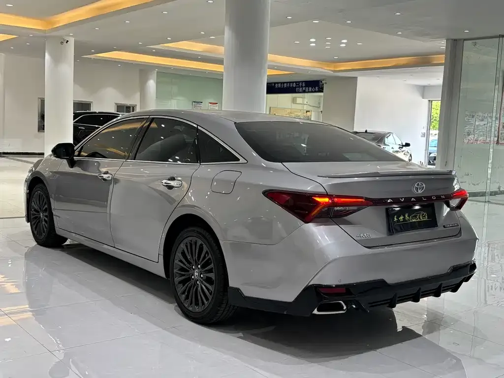 Toyota Avalon — фото 10