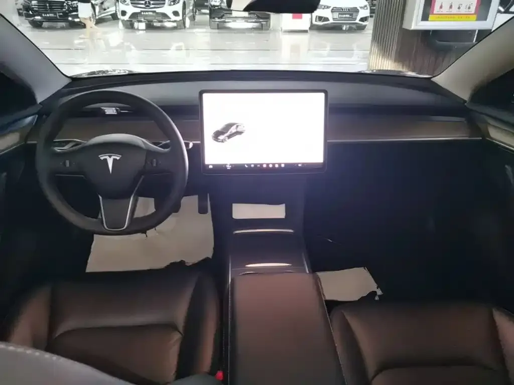 Tesla Model 3 — фото 6