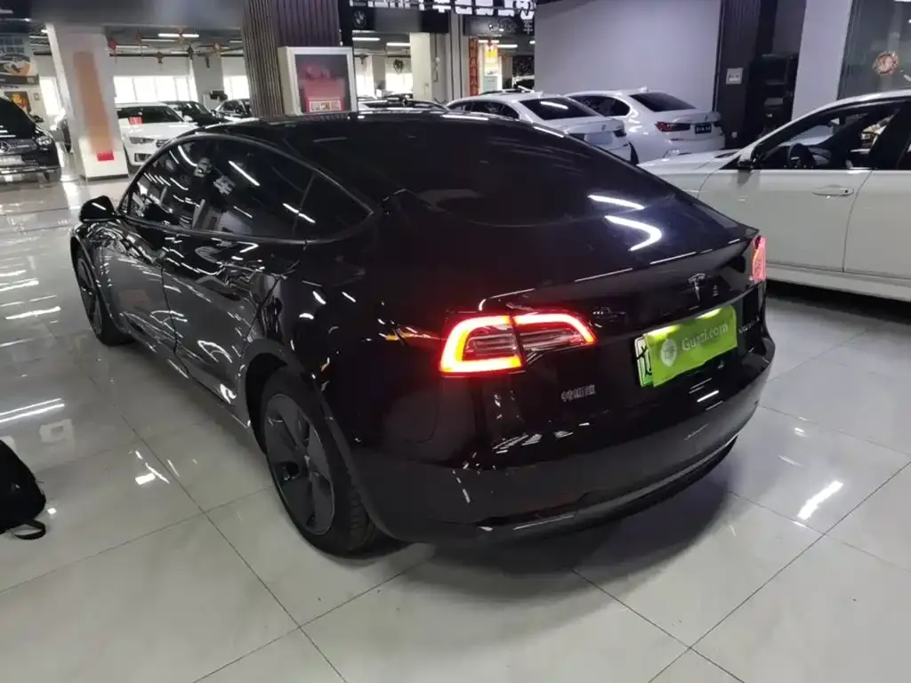 Tesla Model 3 — фото 9