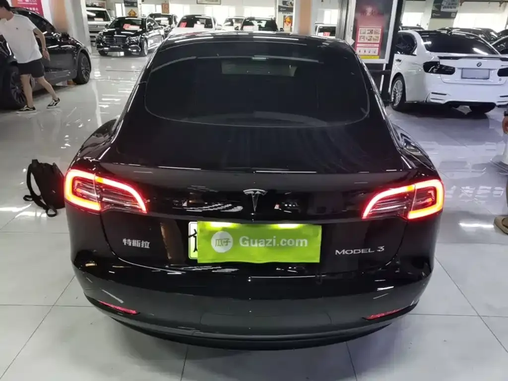 Tesla Model 3 — фото 10