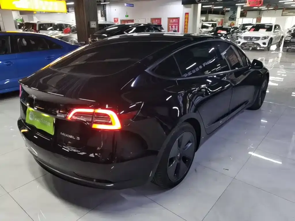 Tesla Model 3 — фото 5