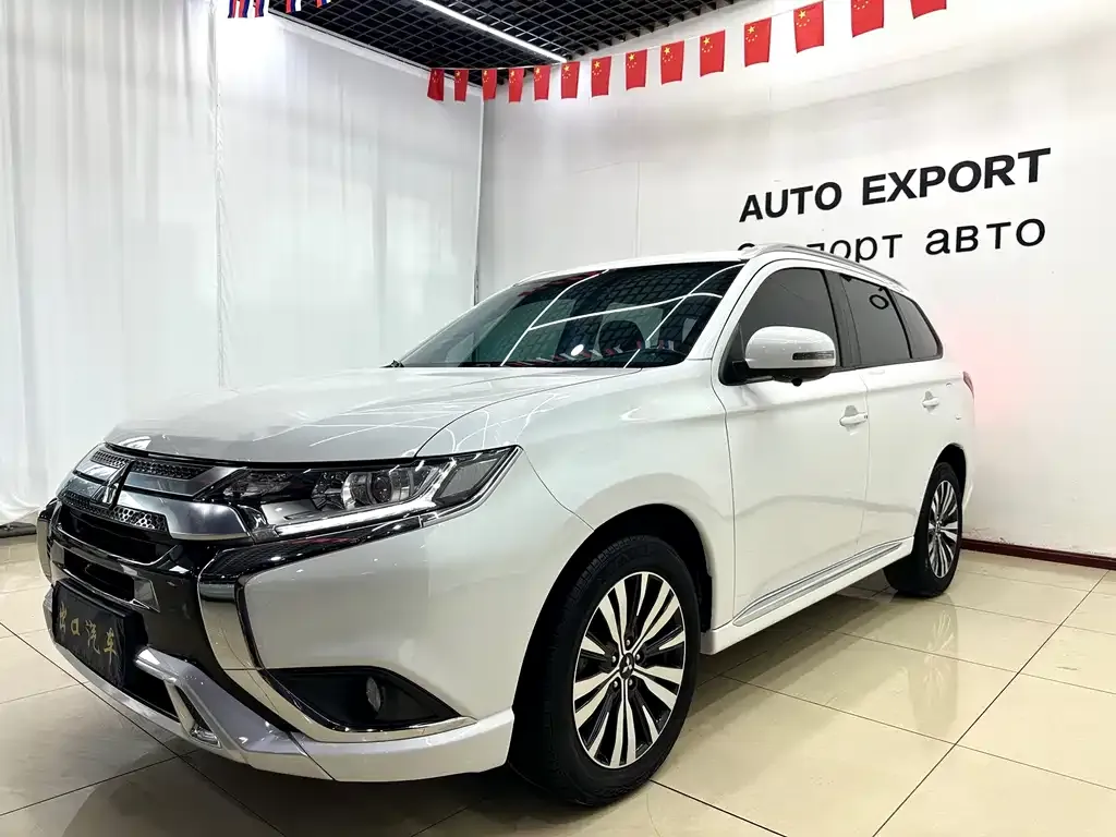 Mitsubishi Outlander — фото 1