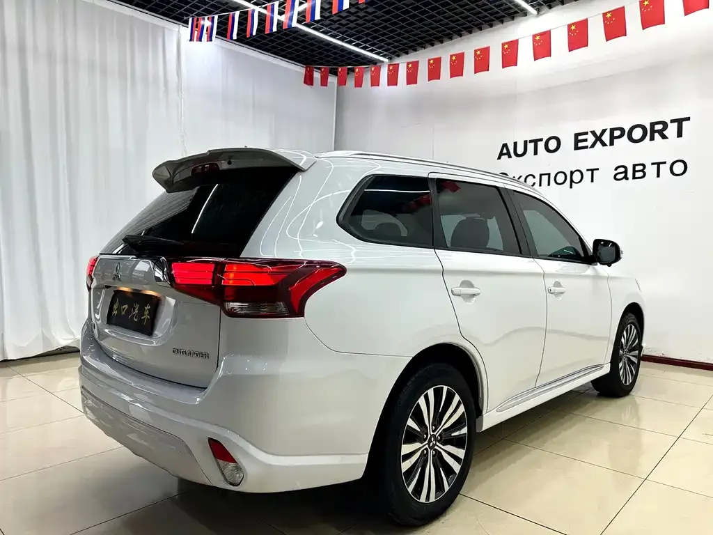 Mitsubishi Outlander — фото 6