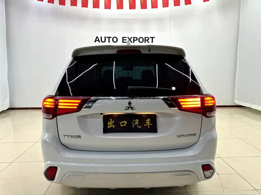 Mitsubishi Outlander — фото 2